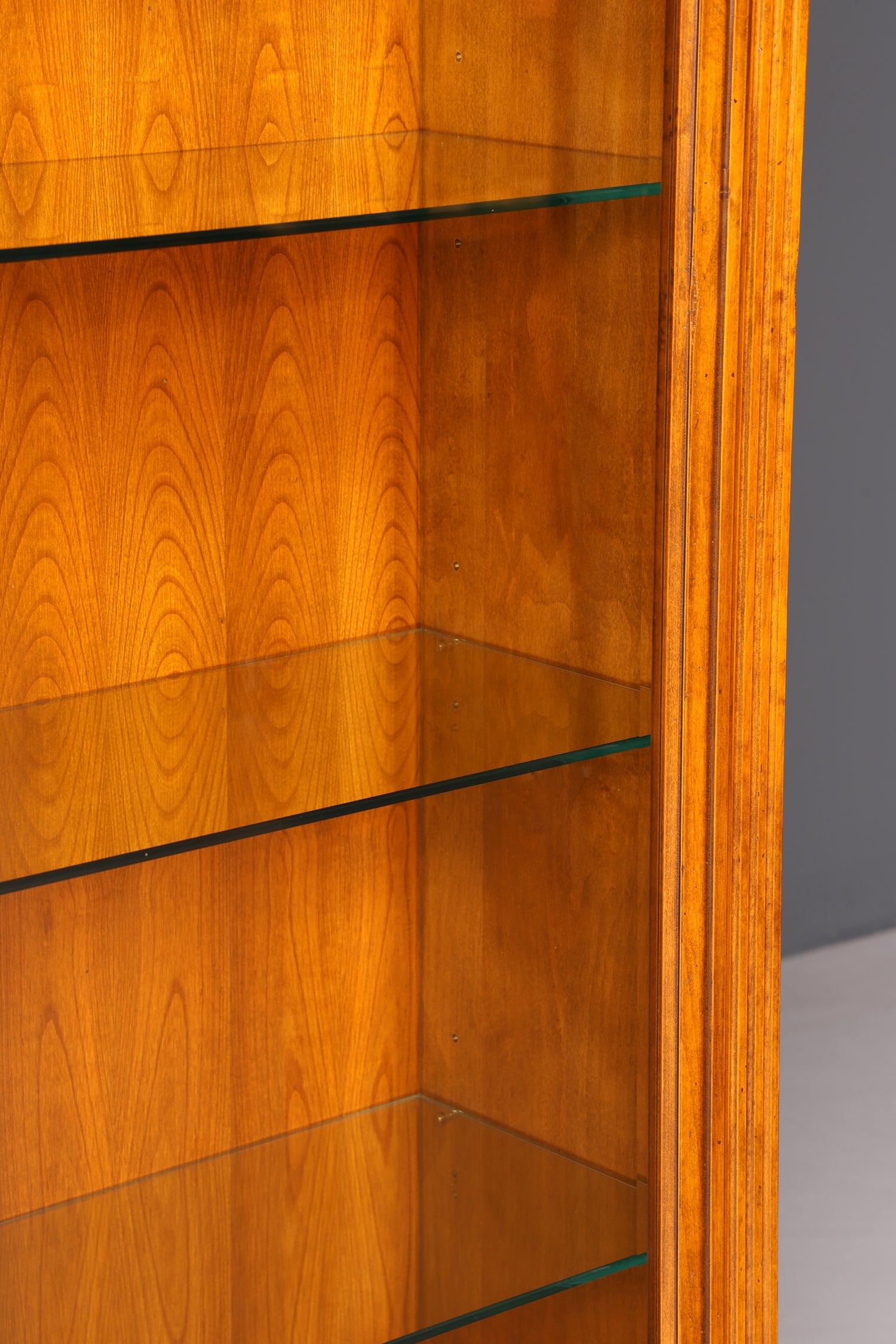 Traumhafte Original Selva Villa Borghese Vitrine Kirschholz Antik Stil Glasvitrine Geschirrschrank Italienische Möbel
