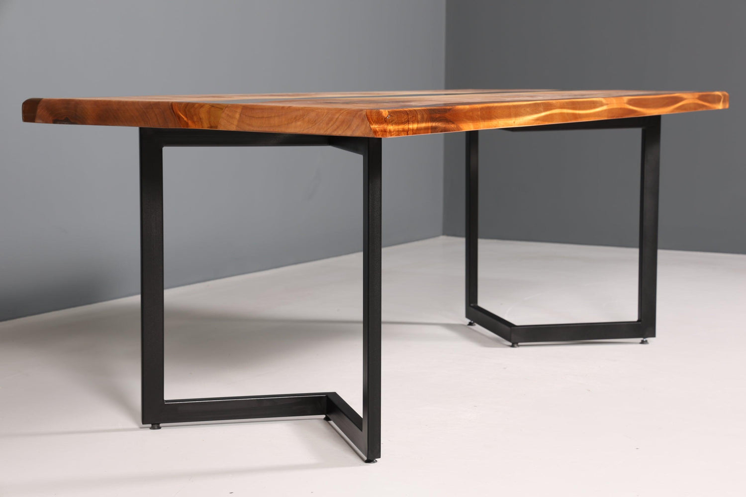 Wunderschöner Epoxidharz Tisch 220-90 cm Epoxy Nussbaum massiv Holz Esszimmer Tisch