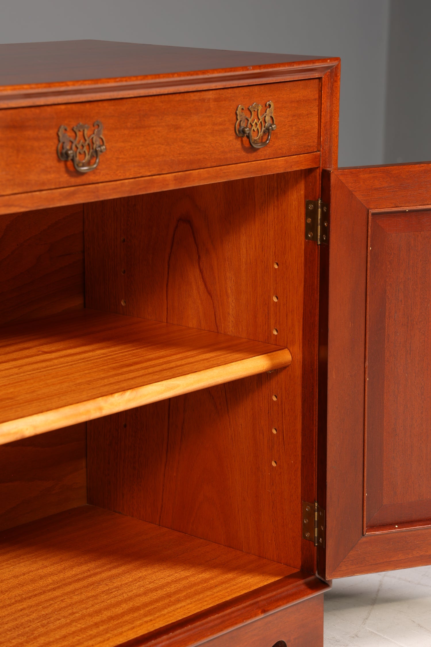 Wunderschöne Englische Kommode Holz TV Schrank echt Holz Antik Sideboard 1 von 2