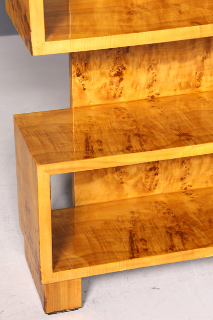 Bibliothèque en bouleau de style Art Déco onirique, meuble de luxe, étagère culte.