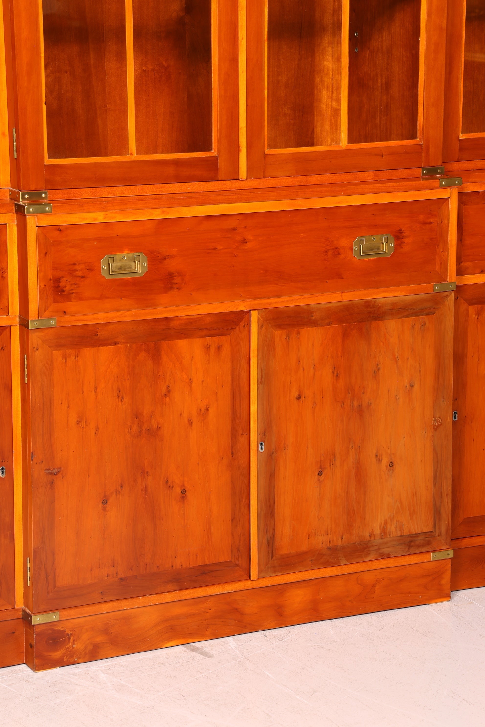 Beeindruckender Maritimer Englischer Vitrinenschrank Bibliothek Bücherschrank Anrichte Buffet Glasvitrine Antik Vintage