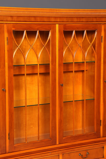 Englische Vitrine Eibe – Bild 9