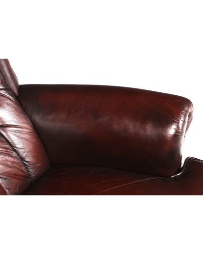 Hauptstadt Möblerei Chesterfield Ohrensessel aus braunem Echtleder mit klassischer Knopfheftung und Armlehne