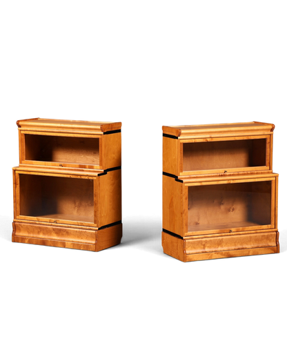 Hauptstadt Möblerei Boknäs Bücherregal im Globe Wernicke Stil aus Holz mit verglasten Klapptüren in zwei Modulen