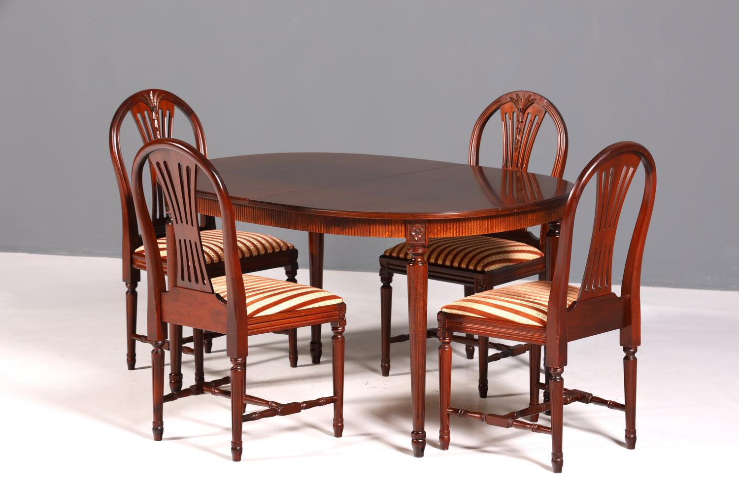 Belle table de salle à manger extensible anglaise, style antique, table de cuisine des années 60