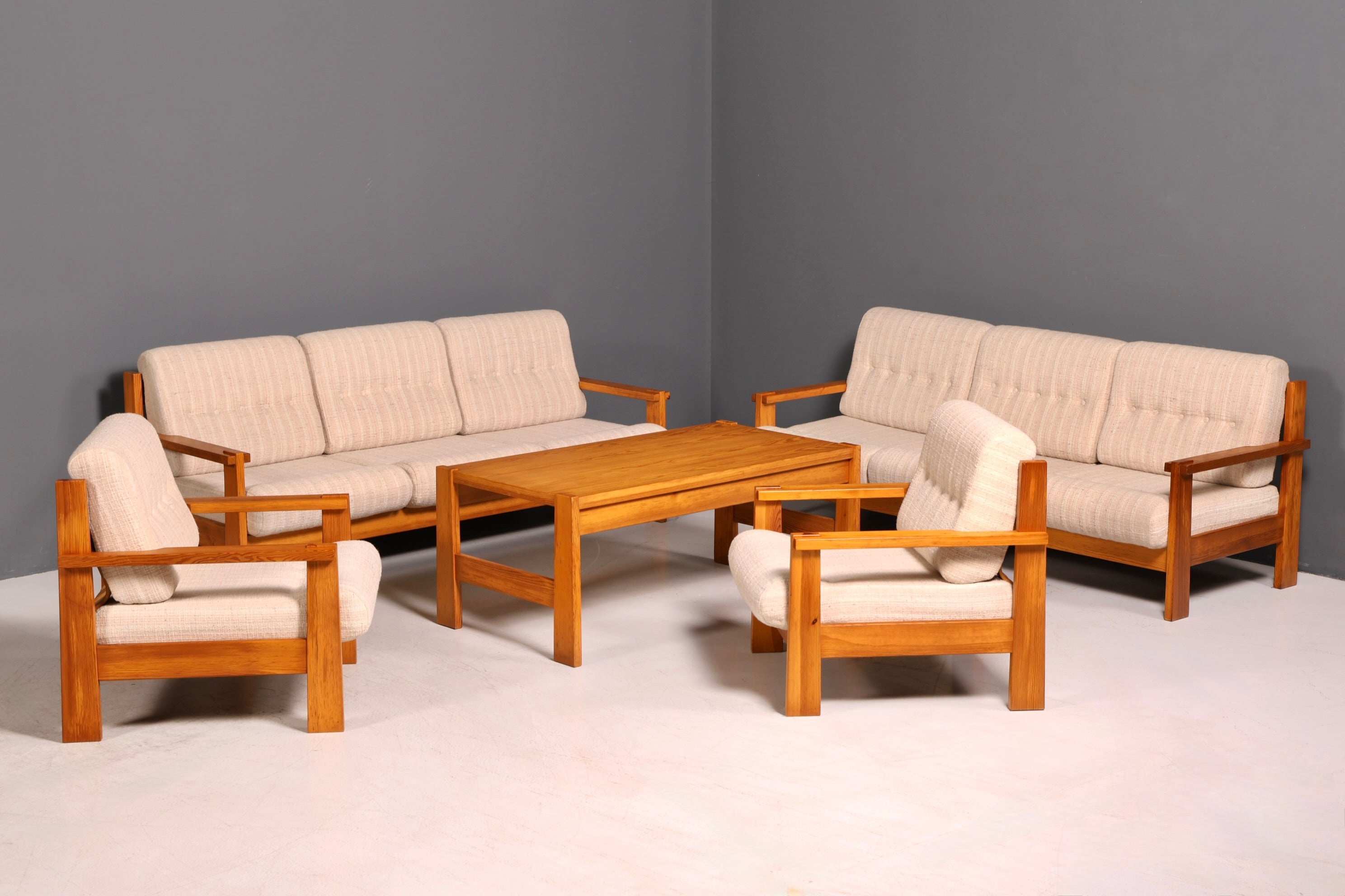 Schlichter Mid Century Sessel Danish Design Armlehnsessel echt Holz Relax Sessel 1 von 2