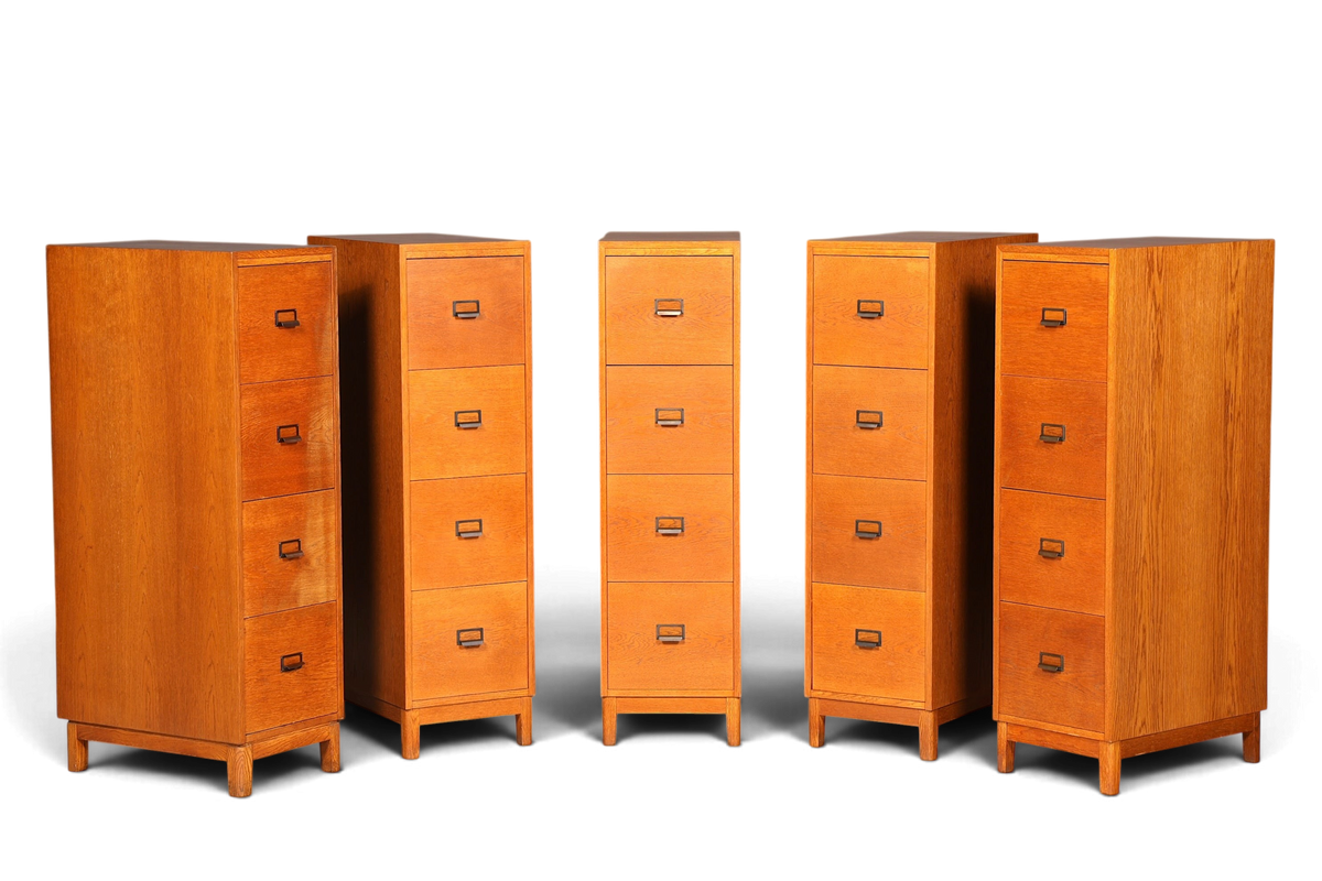 Hauptstadt Möblerei Mid Century Aktenschrank aus massivem Holz mit Schubladen im Bauhaus Design