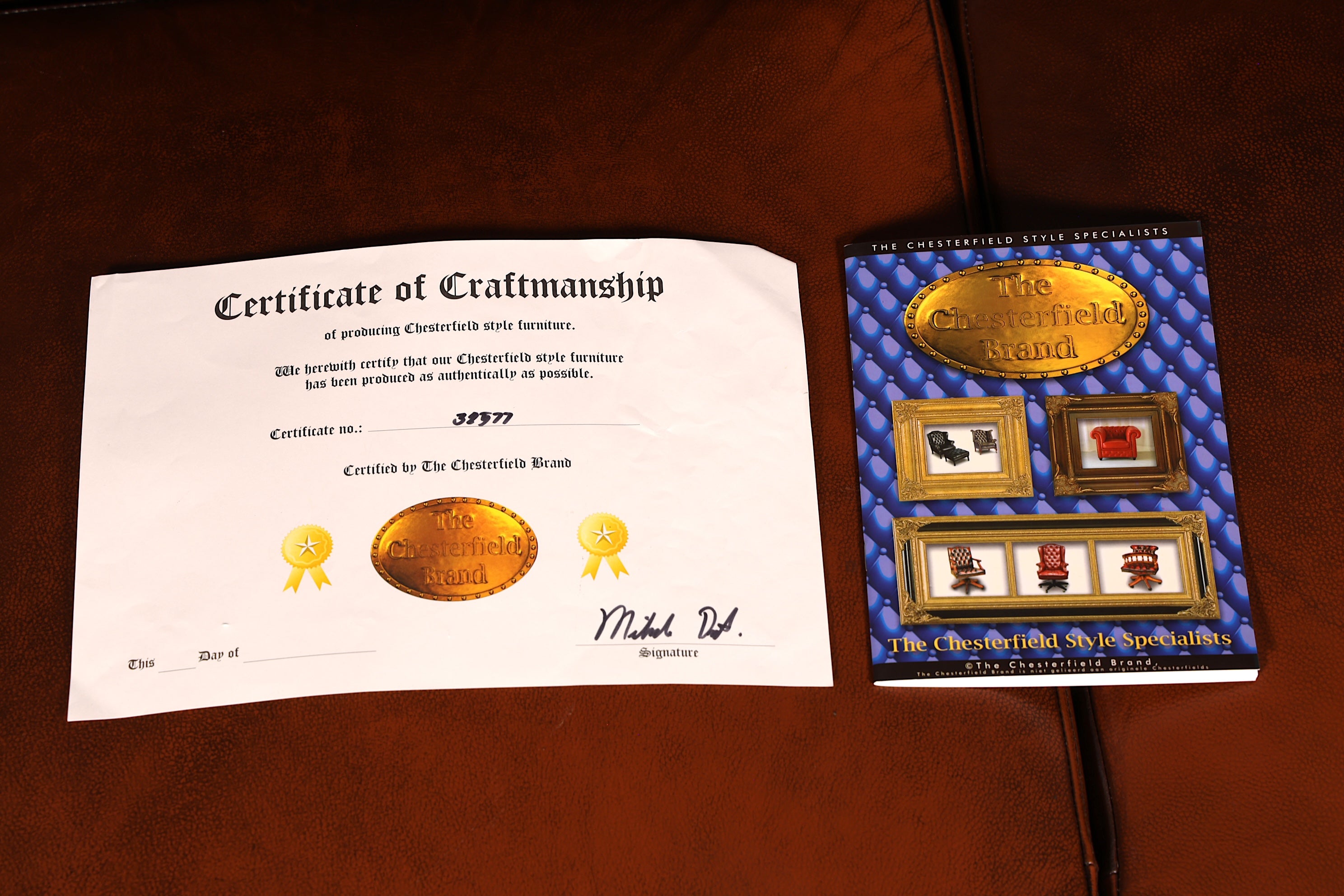 G119 Finish Wunderschönes Original Chesterfield Sofa 3- Sitzer echt Leder Oxblood Couch Englisch