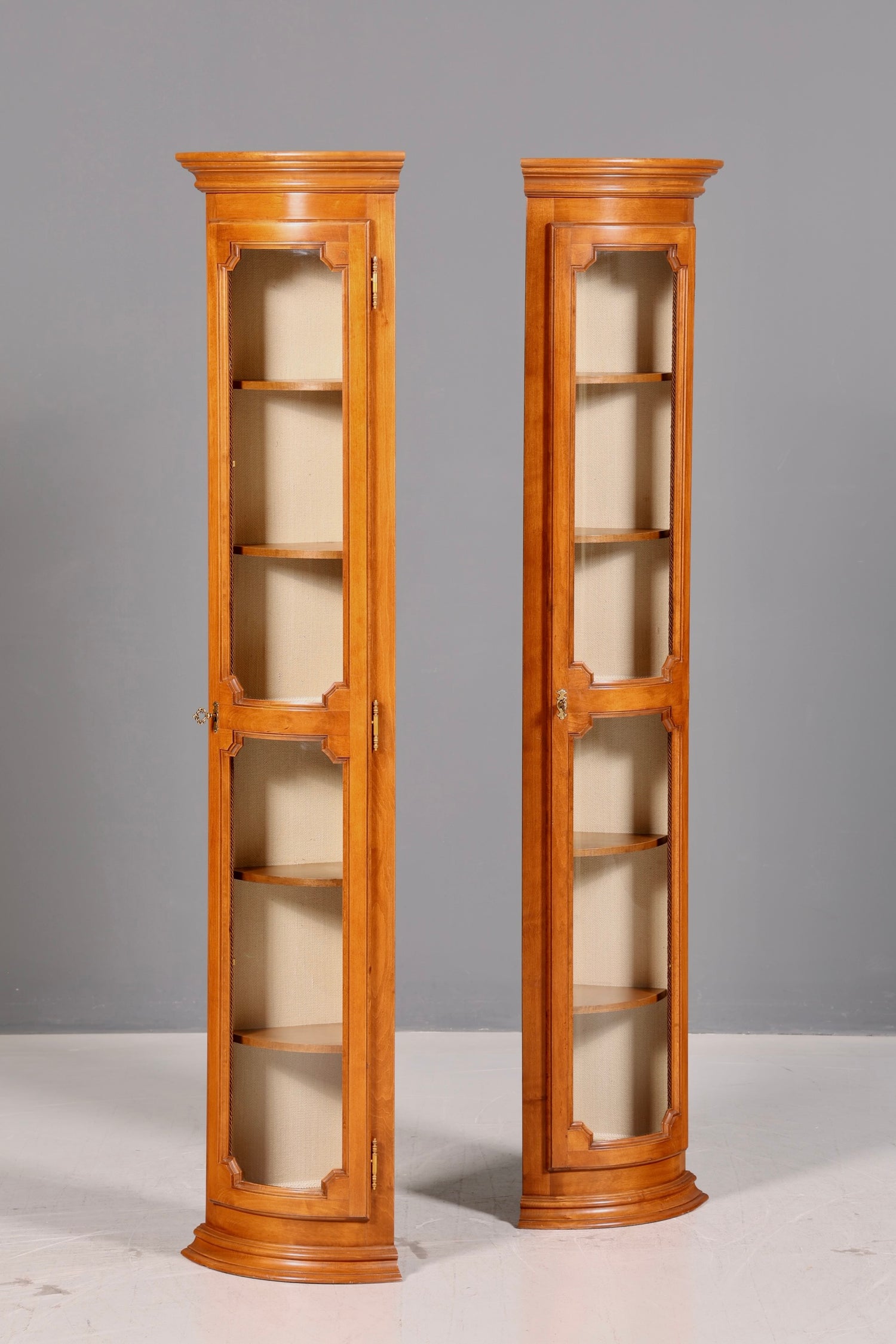 Wunderschöne Original Selva Eckvitrine Antik Stil Vitrine Schrank Geschirrschrank Glasvitrine