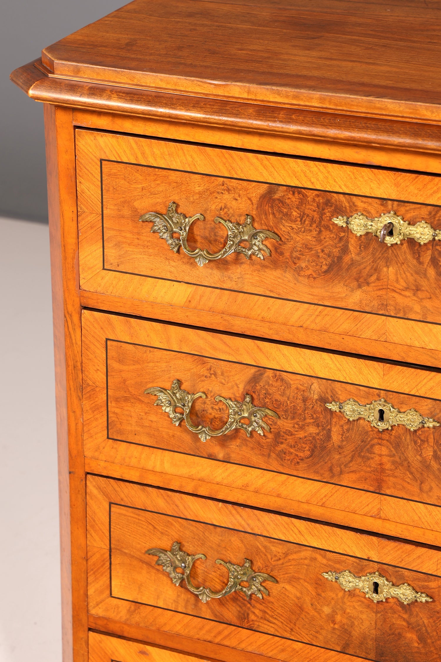 Wunderschöne Gründerzeit Kommode Louis Philippe Nussbaum Schubladenkommode Sideboard um 1880