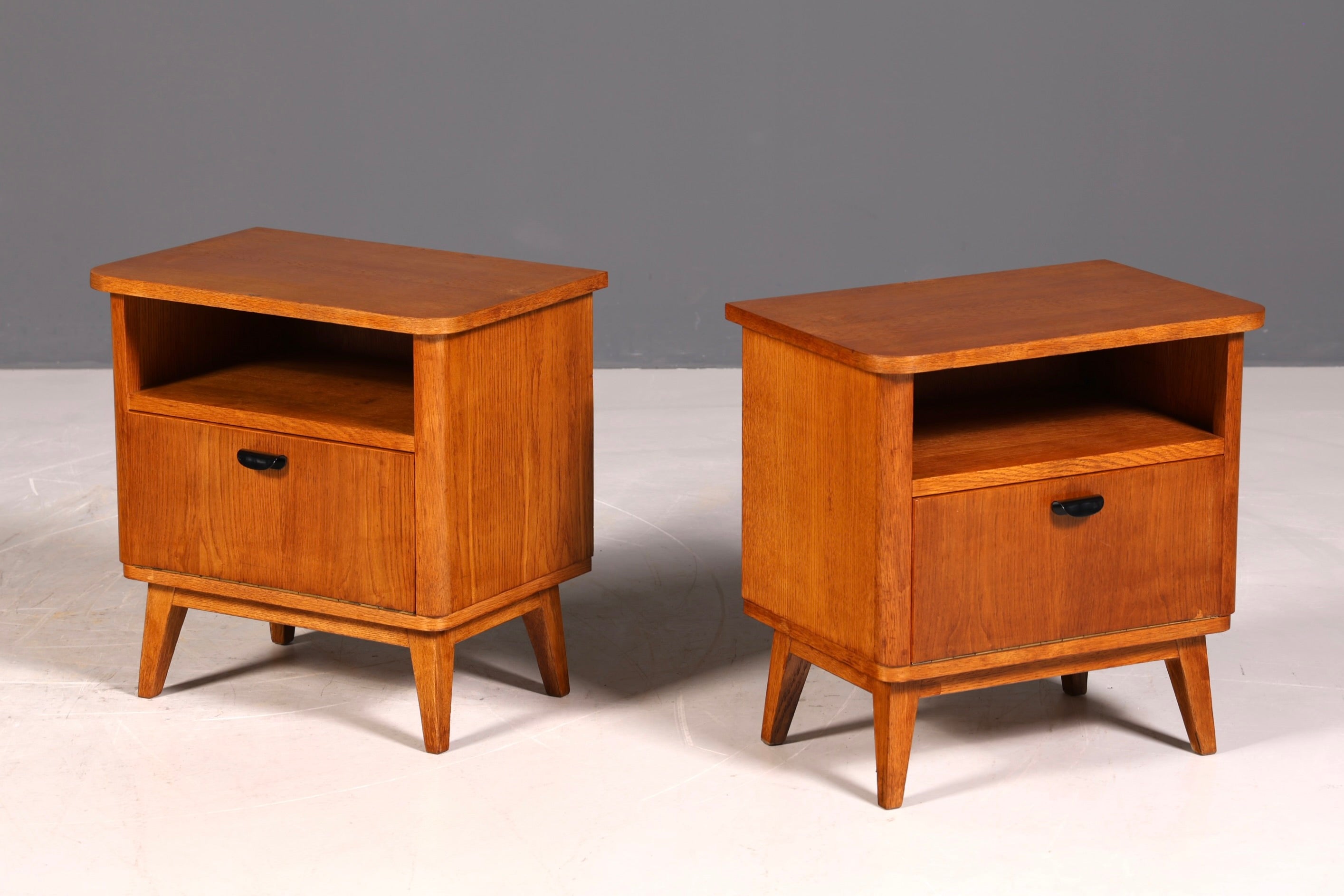 Schlichte Mid Century Kommode Vintage Klappschränkchen Danish Design Nachttisch 1 von 2