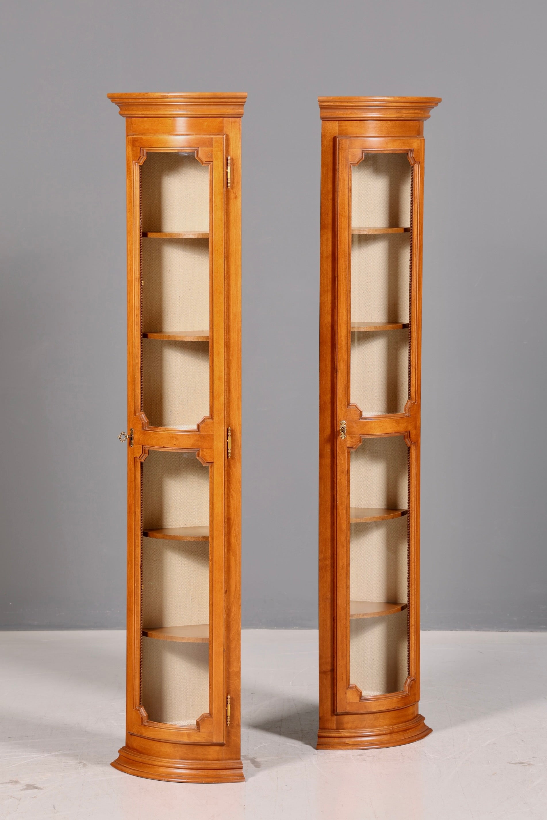 Wunderschöne Original Selva Eckvitrine Antik Stil Vitrine Schrank Geschirrschrank Glasvitrine