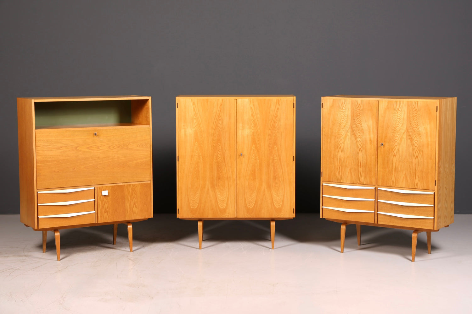 Wunderschöner Hellerau Schrank Modell 427 Mid Century Vintage Aktenschrank Highboard Vertiko Wäscheschrank