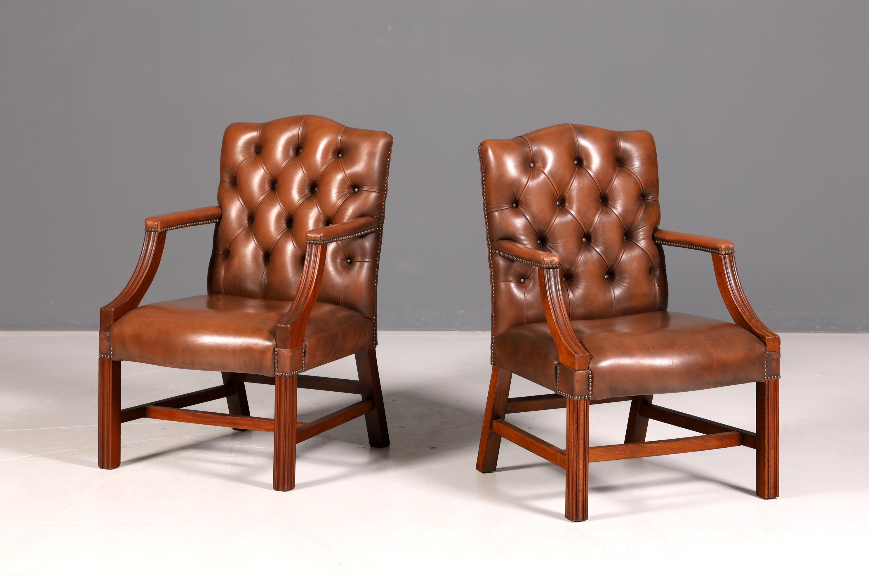 Wunderschöner Original Chesterfield Armlehnstuhl Braun Echt Leder Englisch Herrensessel Schreibtischstuhl Sekretär Stuhl Bürostuhl Antik 2 von 2